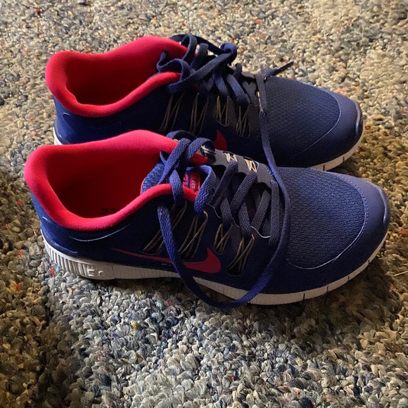 Women’s Nike shoes - Picture 1 of 16